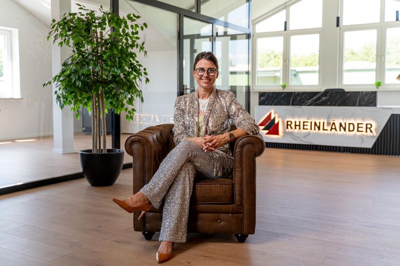 Biuro, adres firmowy, siedziba firmy w Leverkusen – Empfang mit Rezeption