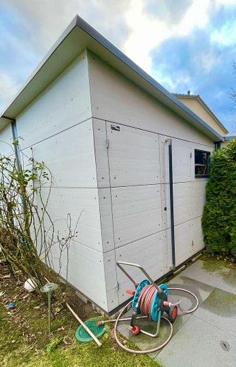 Modernes & Energieeffizientes Reihenendhaus mit großem Garten – Gartenhaus