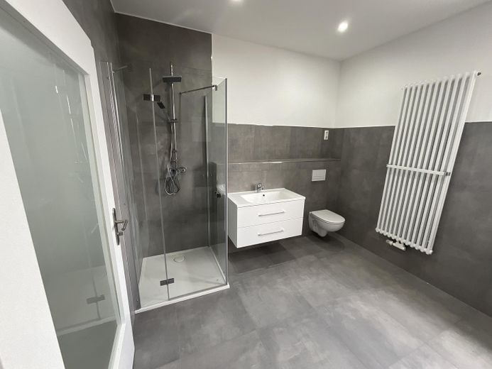 Schöne 2-Raumwohnung zentr. Lage in Bad Lauchstädt – Bad Dusche 