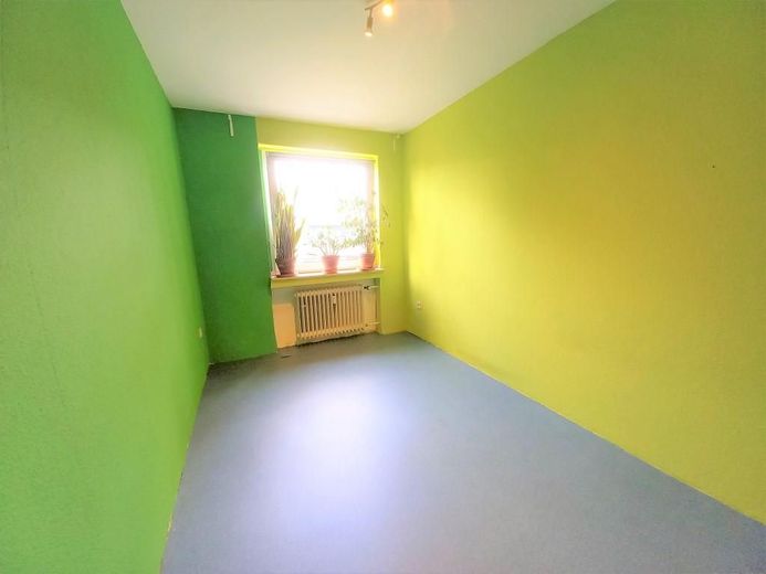 CITYHOUSE: Gut geschnittene Etagenwohnung mit großem Balkon, Keller und eigener Garage – Kinderzimmer