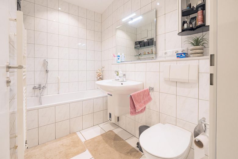 Vollbad (Dusche+Wanne)