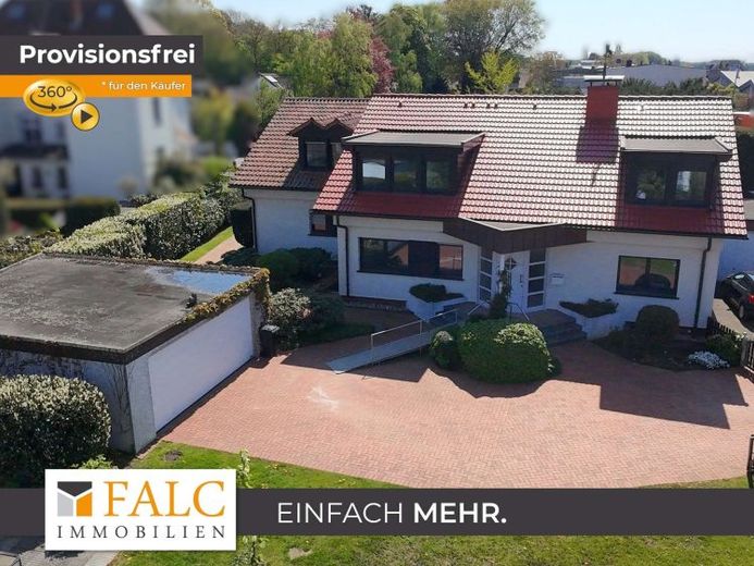 Großzügiges Zweifamilienhaus mit Einliegerhaus, 1.571 m² Grundstück – Foto 1