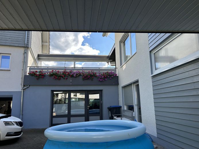 Doppel-Idylle in 37296 Ringgau: 2 Häuser am Bach in perfekter Pendlerlage! – Innenhof
