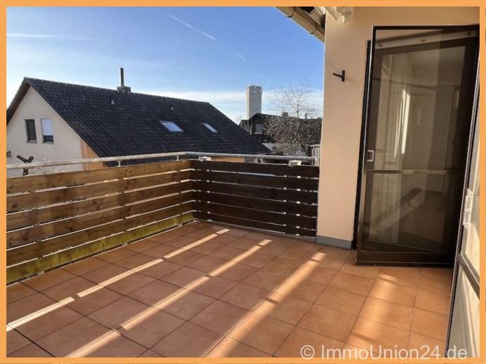 Ankommen und Wohlfühlen – Lichtdurchflutete 4 Zimmer 111 qm Wohnung mit Terrassenbalkon in Pyrbaum – Foto 1