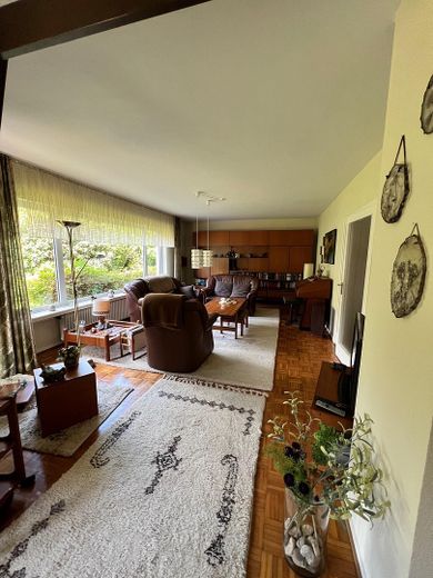 **Bonn-Röttgen - Charmantes Haus mit idyllischem Garten sucht neues Familienglück** - PRIVATVERKAUF – Wohnzimmer