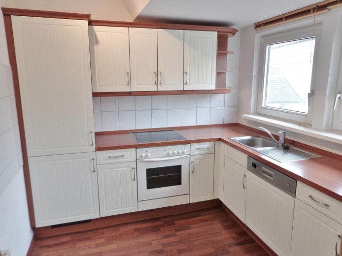 Maisonette mit Dachterrasse in centrumsnaher Anliegerstrasse – Küche (Einrichtungsbeispiel)