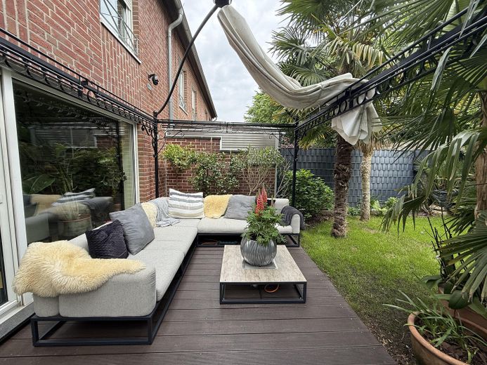Reihenhaus, mit Doppelgarage, PV-Anlage, Speicher – Ansicht Garten Südseite