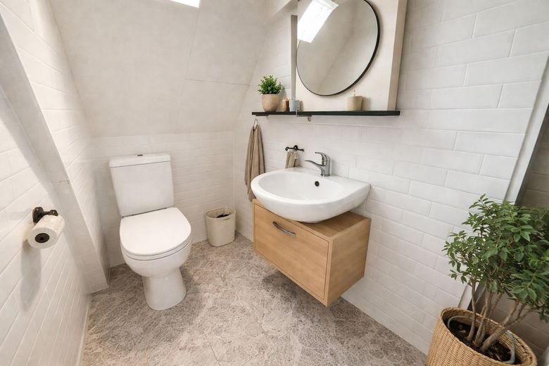 Sanierung gestartet! Haus mit Fahrplan &amp; 
1.603 m² Grundstück an der Nordsee – Modernes Badezimmer Vorschlag