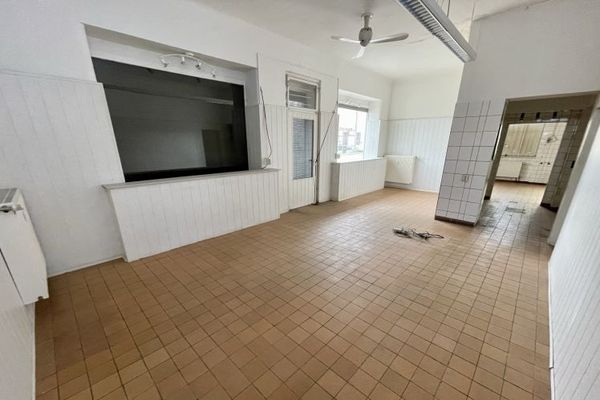 Schnäppchen! Großes Ladenlokal als Einzelhandel, Praxis oder Büro in Gera-Debschwitz zu vermieten !