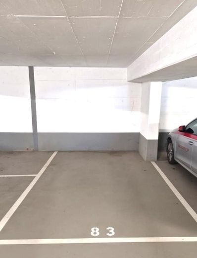 Bezugsfreie 4-Zi.-Wohnung inkl. TG-Stellplatz & Traumaussicht! – TG-Stellplatz im Haus