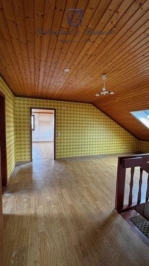 Großzügiges 1-FH + ELW, freistehend mit 2 Garagen, Kamin + Wintergarten – Galerie DG