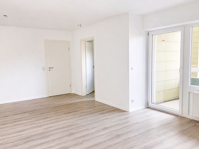 Appartamento con 1 camera, loggia e garage – senza provvigione – Wohnraum_2