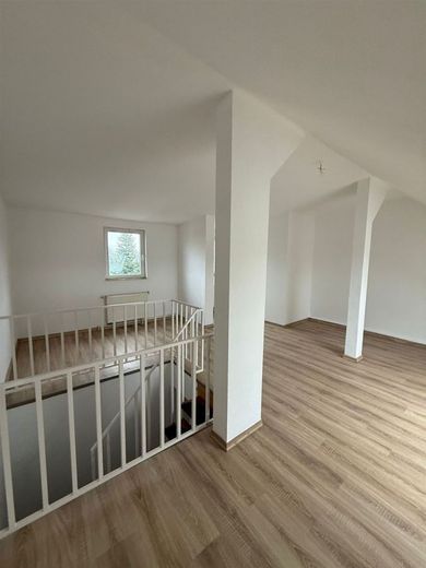 DG Maisonette 3-Zimmer mit EBK, Laminat und Wannenbad in guter Lage – Musterfoto Nachbarwohnung