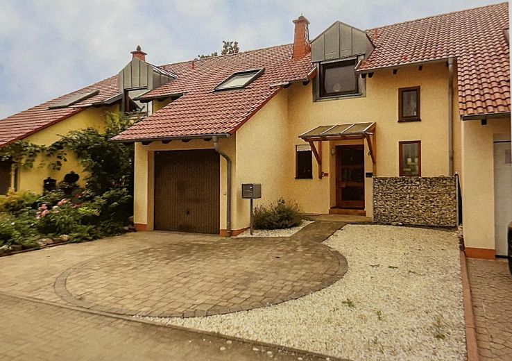 Casa unifamiliare ben tenuta in posizione periferica a Ludwigshafen Ruchheim – Hausansicht 