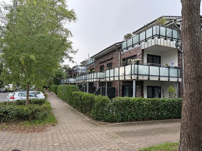 Appartement en copropriété haut de gamme de 2 pièces avec terrasse et place de parking en sous-sol – gepflegter Außenbereich