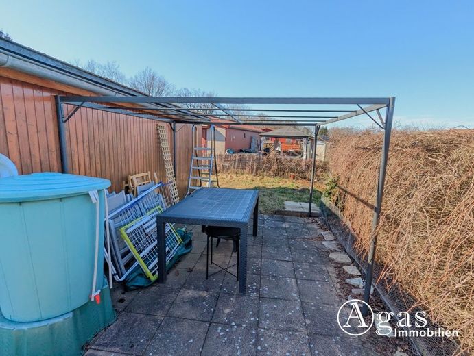 rückseitige Terrasse