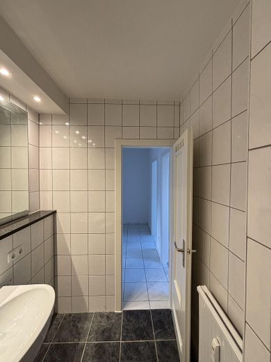 Modernisierte Wohnung in Mönchengladbach Eicken – Badezimmer 2