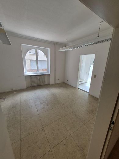 Gewerbefläche mit Fensterfront für Praxis, Atelier, Büro etc. – Foto 5