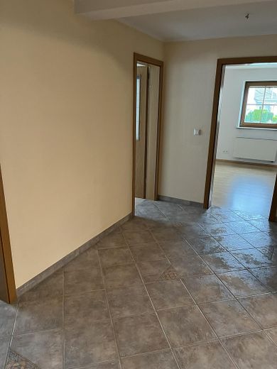 Spazio abitativo per tutti - 5 locali, 170 m², 2 bagni, stufa svedese, balcone, vista – Flur