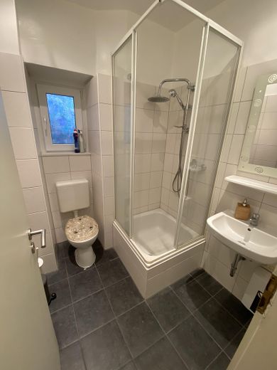 Modernisierte Altbauwohnung mit großer Terrasse | ca. 55 m² | Wuppertal-Elberfeld – Duschbad