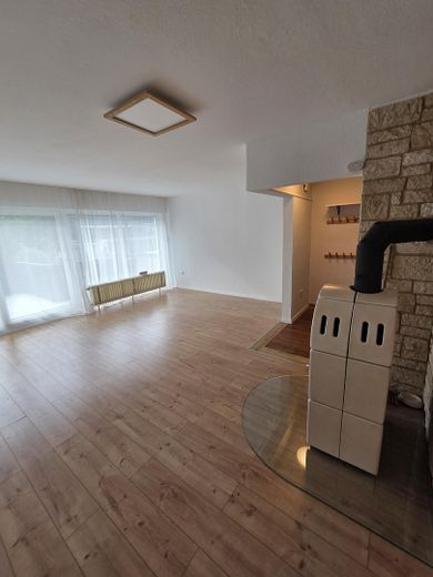 Атмосфера будинку замість квартири 108,5 м² комфорту для життя з каміном 2 балконами та сучасною кухнею в Solingen-Wald – Фотографія 14