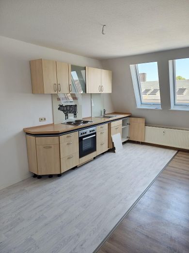 Appartement lumineux de 2 pièces au dernier étage avec grande cuisine ouverte à Fürstenwalde/Spree – Photo 2