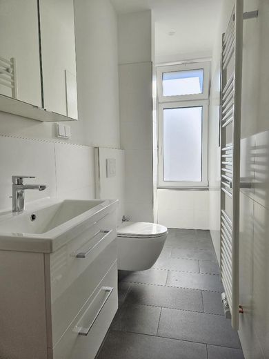 Erstbezug nach Sanierung – 2‑Zimmer‑Wohnung ideal auch für 2er‑WG in Top‑Lage Eppendorf – Bad