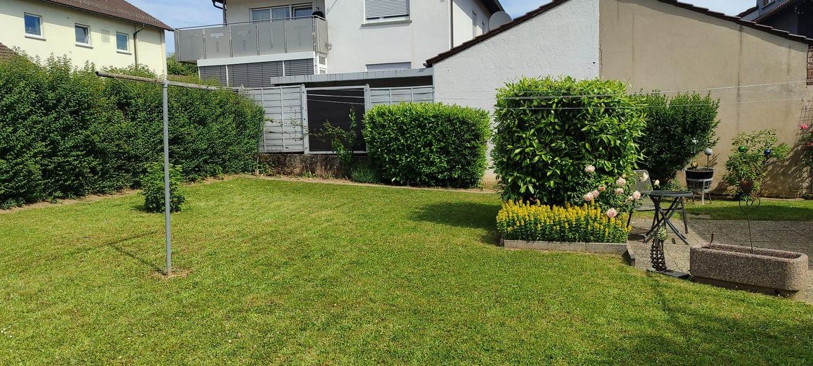 Einfamilienhaus mit Einliegerwohnung, Wintergarten, Garage und Gartenparadies auf 708 m2 – Außenansicht 9