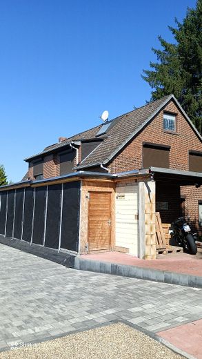 2 Familienhaus in top Lage von Badenstedt – Gebäude (Garage)  Ost Ansicht