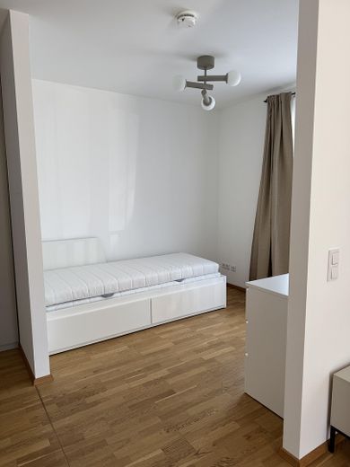 Moderne, vollmöblierte 1,5-Zimmer-Wohnung mit Stellplatz zu vermieten – ab sofort verfügbar – Schlafzimmer