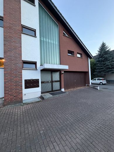 Мансарда з характером: 3 кімнати, паркет «ялинка», південна тераса 26 м², вільна з 01.11. – Hausansicht