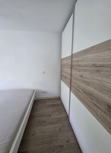 Schöner Wohnen, provisionsfreie/möblierte 1,5 Z-Whg.,2.OG, Lift, TG, 10 Min. U3, 5 % Rendite möglich – Schlafbereich
