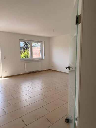 Modern rijtjeshuis in Apensen te koop – Wohnzimmer
