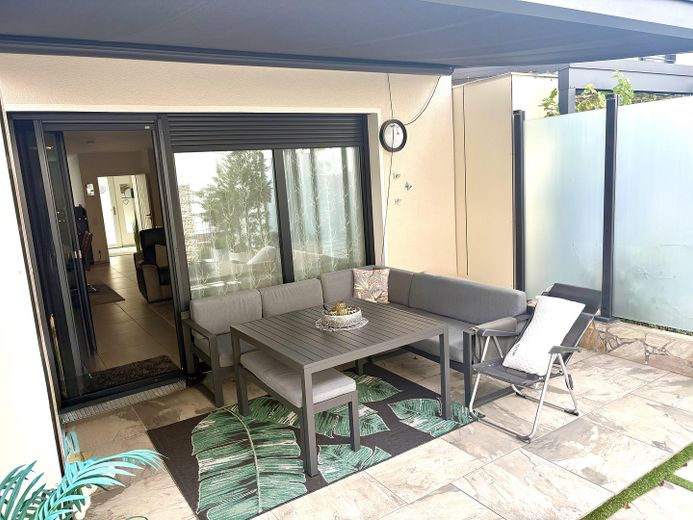 Reihenmittelhaus zu verkaufen – Schöner Freisitz überdacht