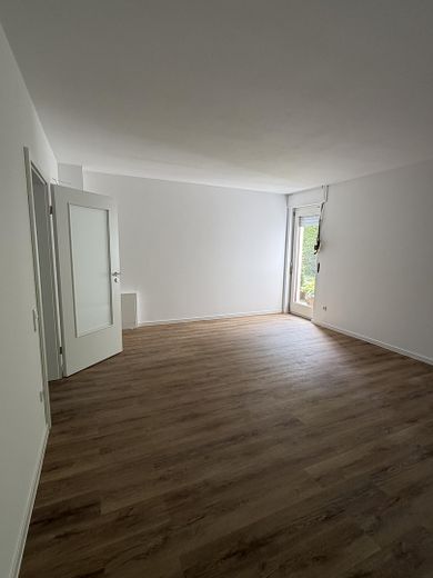 Yenilenmiş ikiz ev, garaj ve teras – Stieghorst – Wohnzimmer EG
