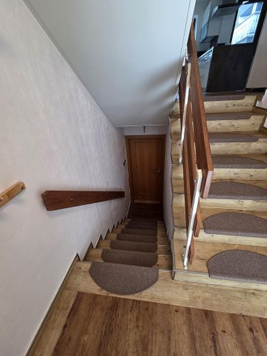 Атмосфера будинку замість квартири 108,5 м² комфорту для життя з каміном 2 балконами та сучасною кухнею в Solingen-Wald – Ausgang Wohnung