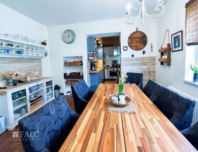 11 Zimmer, großer Garten und viel Potenzial - Haus mit Charakter – Esszimmer