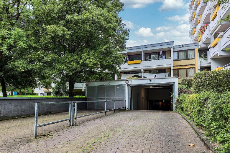 Commission-free 2-room apartment with balcony & garage in Konstanz – Tiefgarage Ein-und Ausfahrt