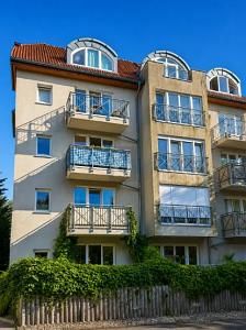 RUHIG WOHNEN MIT TERRASSE INS GRÜNE – 1786428236_dff791b.jpg
