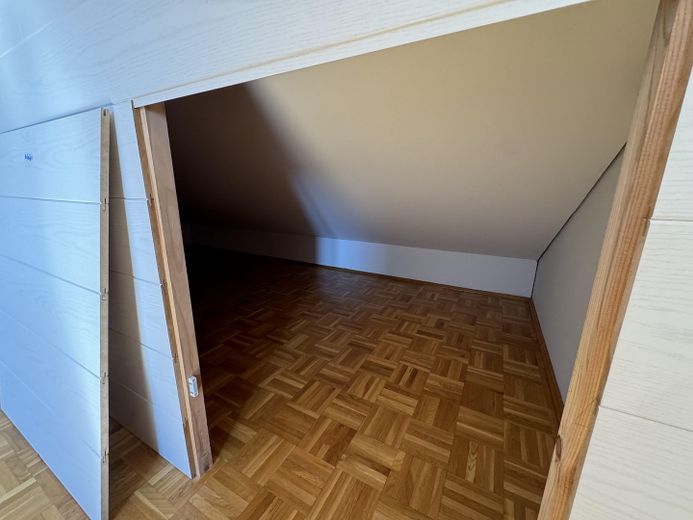 Helle, geräumige und frisch sanierte 2,5 Zimmer-Dachgeschosswohnung – Foto 16