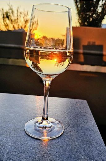 Zentrumsnahe, hochwertige, helle und ruhige 2 Zimmer Penthouse - Wohnung mit Aufzug – Sonnenuntergang genießen