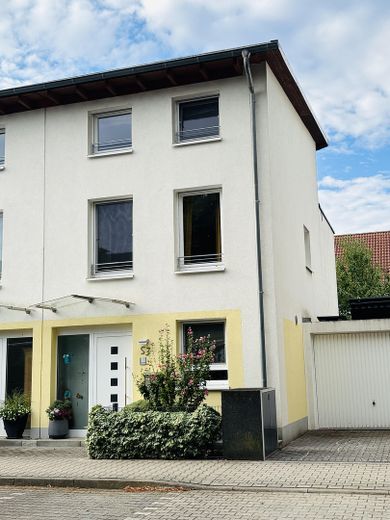 Doppelhaushälfte mit Dachterrasse, Keller, Sauna und Whirlpool, EBK, Photovoltaik, grüner Garten – Doppelhaushälfte