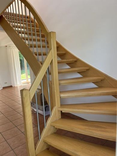 Attraente casa unifamiliare a Wangels – Treppe zum Obergeschoss
