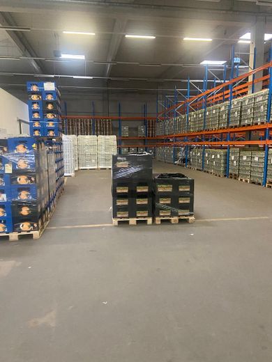 Lagerhalle mit Hochregallager