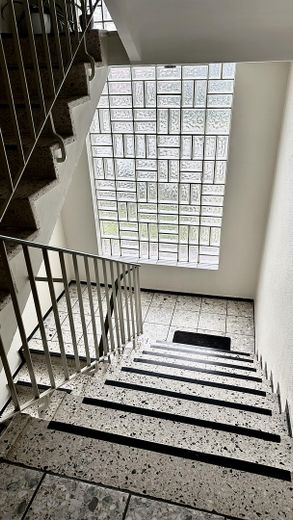Balkonlu ve kendine ait park yeri olan aydınlık 3 odalı daire *** sahibinden – Treppenhaus