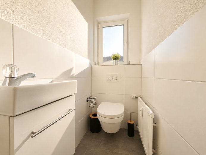 Ein Traum: Helle 3-Zimmer-Wohnung mit großem Balkon, Einbauküche und Garage – Gäste WC