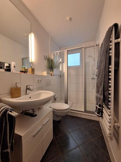 Tageslichtbad mit Dusche