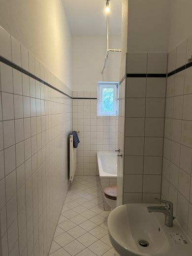 Mooi 2-kamerappartement in het rustige Karlshorst. Zonder makelaarscourtage – Badezimmer