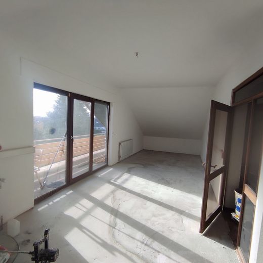 Detached residential house with open gallery and fireplace – Foto 10