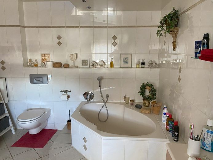 Tageslichtbad Wohnung OG